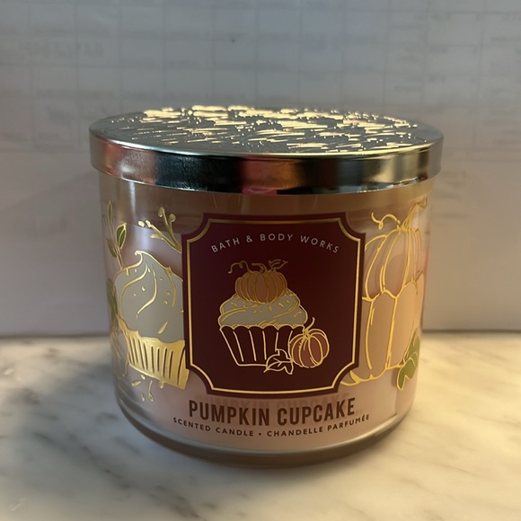 Bath & Body Works Pumpkin Cupcake Scented Candle - Picture 2 of 5